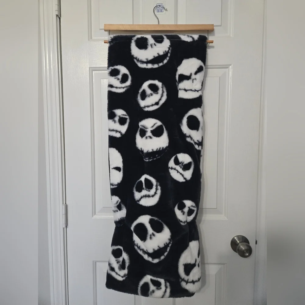Disney Jack Skellington Luxe Faux Rabbit Fur Throw Blanket NBC Nightmare Before - Picture 2 of 5